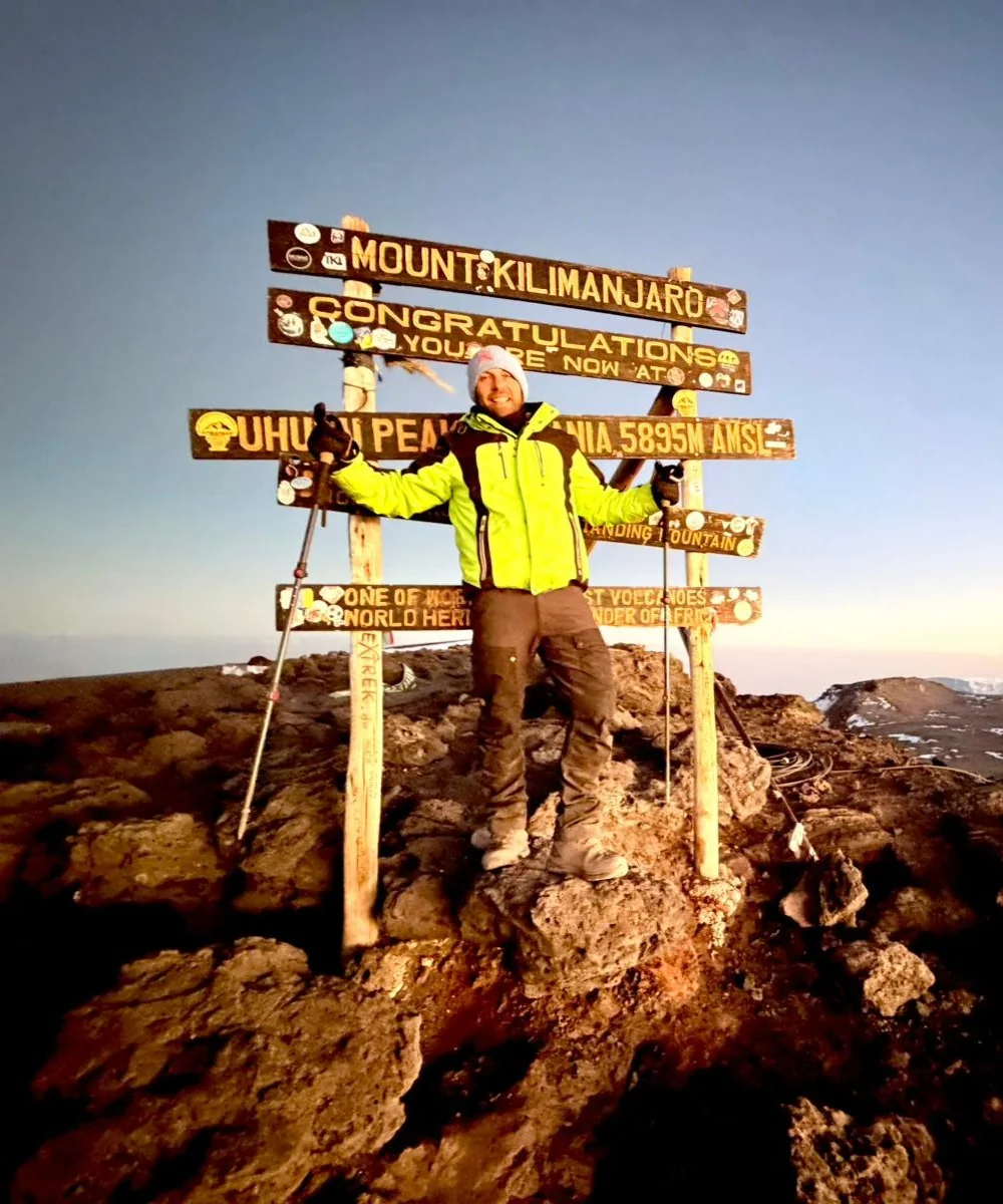 Thomas Tornatzky auf dem Gipfel des Kilimanjaro